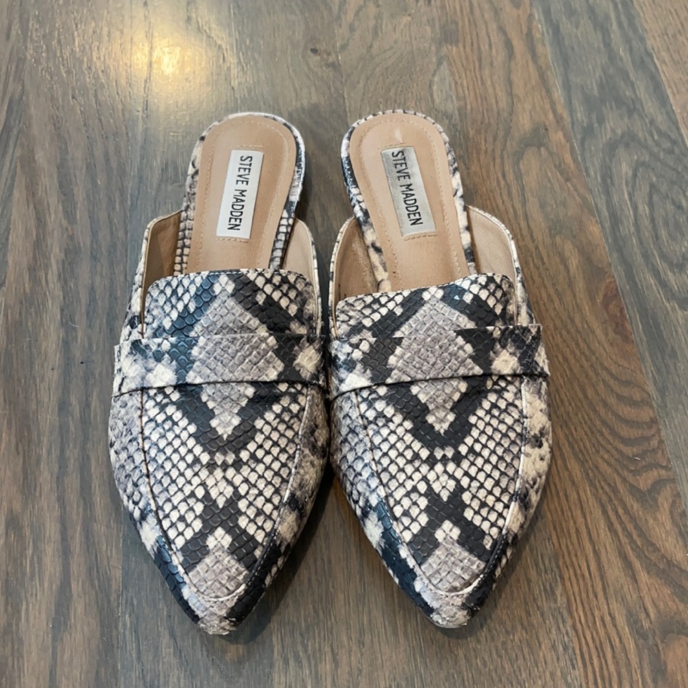 Steve Madden Snake Slip Ons Size 7.5